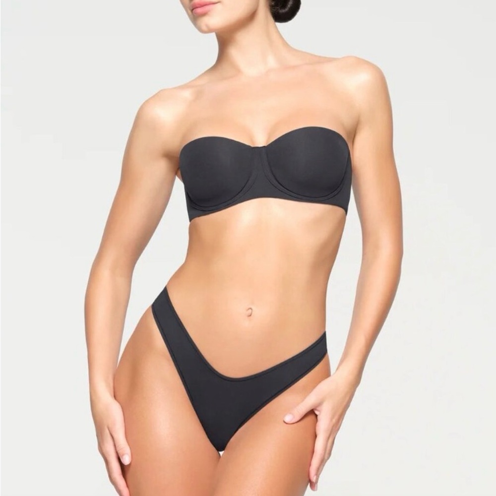 SKIMS Fits Everybody Strapless Convertible Bra Onyx size 34B NWT